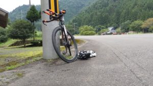 保険バンザイ、外ライド、パンク